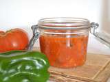 Bocaux de sauce tomates aux herbes du jardin