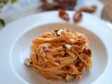 Fettucine con pesto di ricotta e pomodori secchi