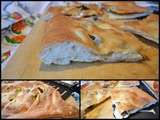 Fougasse au fromage tomates confites et olives noires