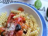 Fusilli aux poivrons rouges et tomates