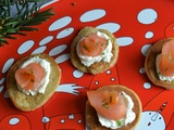 Mini blinis crème de raifort et saumon