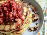 Pancakes et topping framboises groseilles