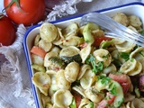 Salade de pâtes au pesto, courgette rôtie, concombre et tomates
