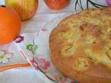 Torta con mele e succo di arancia