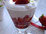 Verrines de fraises, petits suisses et crème de Cassis #Jours Heureux