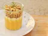 Verrine au crémeux abricot, mascarpone vanillé & crumble noisette-romarin