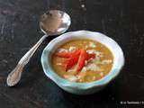 Soupe d'été aux courgettes, poivrons & tomates