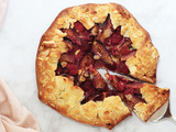 Tarte rustique aux figues, framboises et miel de châtaigner