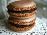 Macarons chocolat aux éclats de nougatine