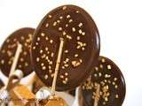 Sucettes croquantes caramel-chocolat