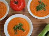 Soupe glacée et légèrement épicée tomates-courgette naturellement sans gluten