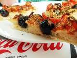 Focaccia aux tomates, olives noires et ail