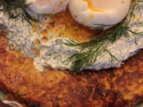 Rösti géant de patate douce et cilbir (oeuf poché au yaourt à la turque)