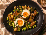 Salade tiède de pommes de terre grenailles, asperges et edamame