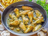 D’ailes de poulet à l’ail. Tapas espagnoles. c’est délicieux