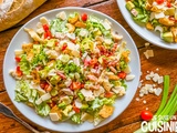 Salade César gourmande (poulet, lardons, tomate et avocat)