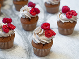 Cupcakes façon Linzertorte, chantilly à la cannelle et framboises