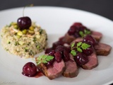 Magret de canard aux cerises, quinoa courgettes, menthe et pistaches