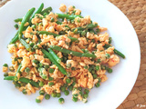 Œufs brouillés arrabiata aux légumes verts