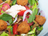 Salade de falafels à la crème de balsamique