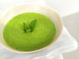 Soupe froide de petits pois, concombre et menthe