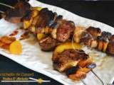 Brochettes de canard aux pêches et abricots à la plancha