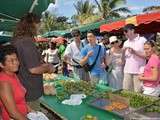 Chefs Camdeborde, Lefebvre et Rigollot au marché de Saint-Pierre (La Réunion)