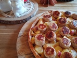Tarte fine aux pommes fondantes, oignons et boudins blancs