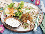 Mujaddara à la féta (riz à la libanaise), salade à la carotte et à la pomme