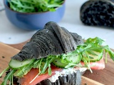 Croissant sandwich au saumon fumé