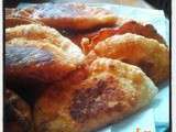 Empanadillas , petits chaussons frits au thon , tomate et oeufs durs