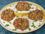 Boulettes d’aubergines aux graines sur lit de crème de feta
