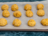 Boulettes de pois chiches et haricots blancs à la polenta et au fromage