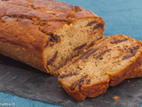 Gâteau du matin sans oeufs aux bananes et palets de chocolat noir