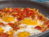 Haricots blancs aux tomates cerises et oeufs au plat