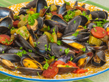 Moules aux poivrons, tomates et chorizo