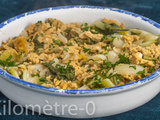 Oeufs brouillés au chou chinois, sauce soja