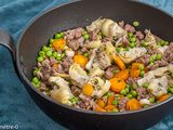 Poêlée de steak haché aux petits pois, carottes et artichauts