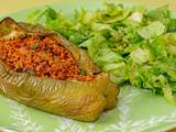 Poivrons farcis à la semoule, raisins secs, noix et beaufort