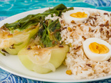 Riz sauté au chou pak choi et aux oeufs