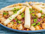 Salade de chou rouge aux carottes, asperges et noix de pétoncles