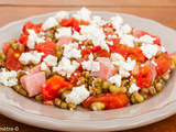 Salade de haricots mungo, jambon, tomates et fêta