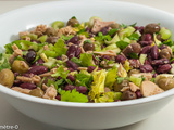 Salade de haricots rouges au céleri branche, thon et olives