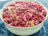 Salade de pâtes aux betteraves, radis roses, noix de pétoncles et crevettes