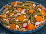 Salade de pâtes aux haricots blancs, carottes, haricots verts et radis