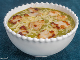 Soupe aux carottes, brocolis et fanes de radis, saint jacques et fromage râpé