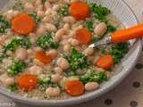 Soupe de quinoa, chou Kale et haricots blancs