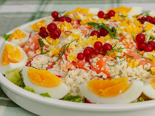 Taboulé de chou fleur aux oeufs et à la truite fumée