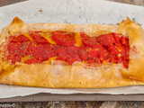 Tarte tomates fêta sur feuilles filo