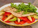 Tortilla de blé aux tomates, avocats et maïs (Amérique centrale)